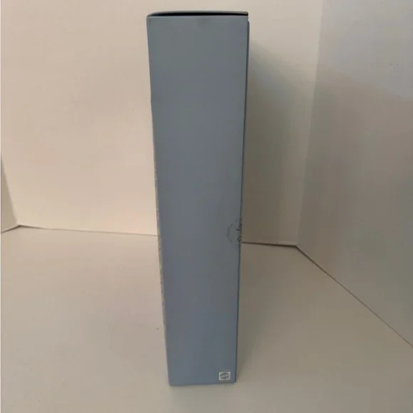 2000 new limited edition Wedgewood England 1759 Barbie - Picture 4 of 9